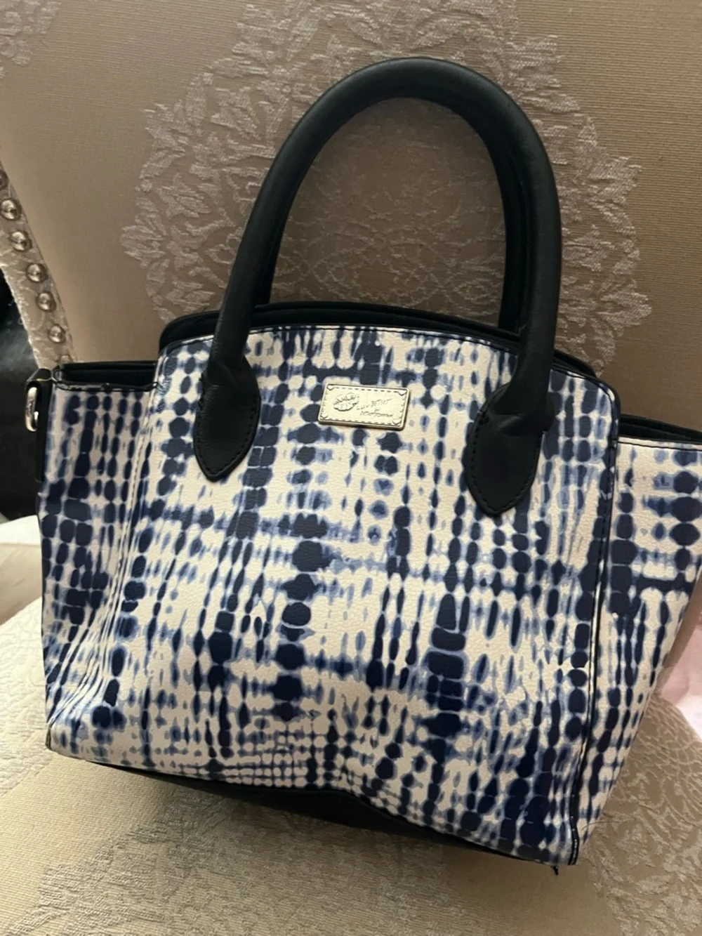 Betsey Johnson Blue & White Patterned Women’s Tote Bag - Picture 2 of 7